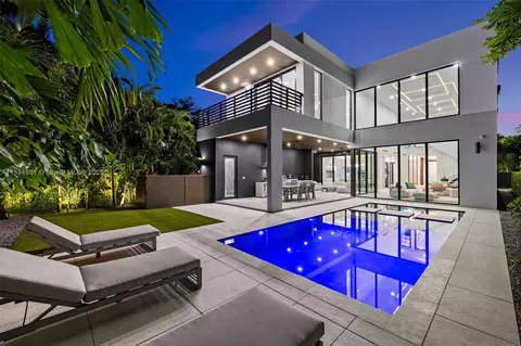 260 NW 49th St, Miami, FL 33127