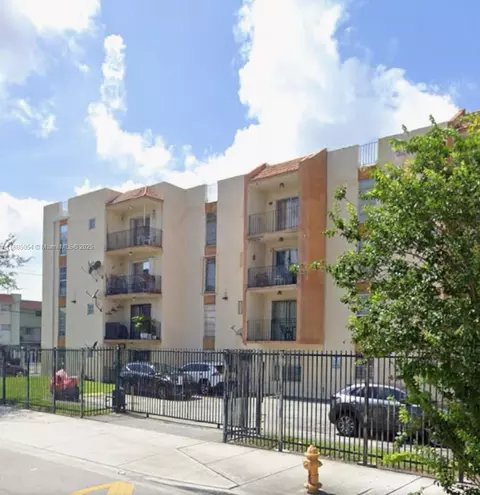 1051 SW 1st St #303, Miami, FL 33130