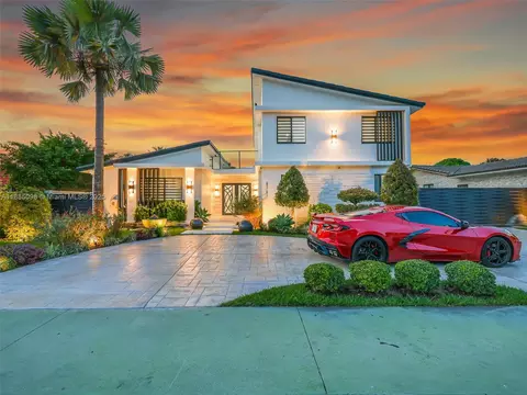 8761 SW 56th St, Miami, FL 33165