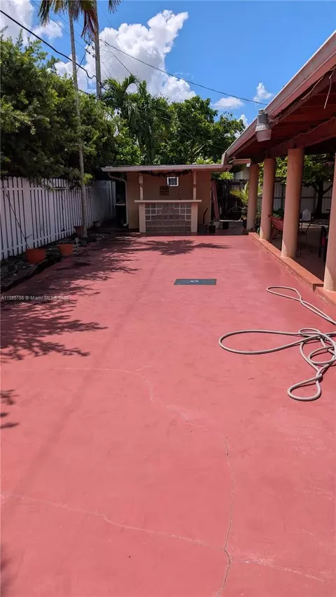Exterior - 900 W 50th Pl, Hialeah, FL 33012 photo 6 of 7