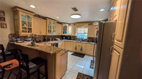 Other - 900 W 50th Pl, Hialeah, FL 33012 photo 3 of 16