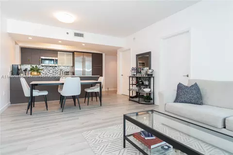 55 SE 6th St #3403, Miami, FL 33131