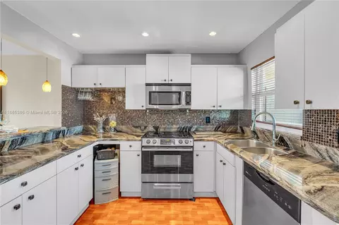 8950 Sunrise Lakes Blvd #311, Sunrise, FL 33322