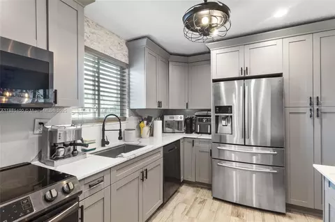 3510 SW 87th Ave, Miami, FL 33165