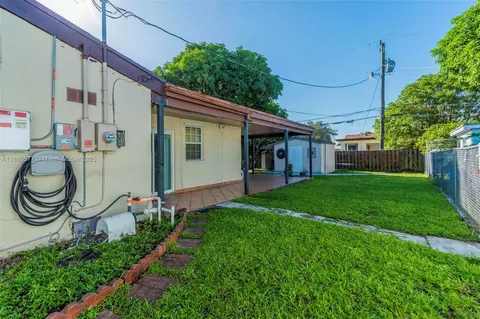 Exterior - 280 E 39th St, Hialeah, FL 33013 photo 7 of 15