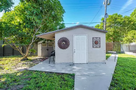 Exterior - 280 E 39th St, Hialeah, FL 33013 photo 11 of 15
