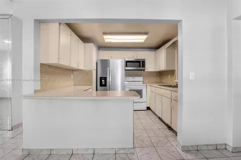Kitchen - 280 E 39th St, Hialeah, FL 33013 photo 1 of 6