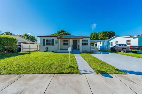 Exterior - 280 E 39th St, Hialeah, FL 33013 photo 12 of 15