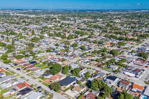 View/Area - 280 E 39th St, Hialeah, FL 33013 photo 7 of 13
