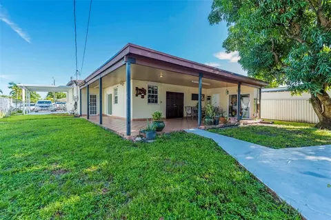 Exterior - 280 E 39th St, Hialeah, FL 33013 photo 10 of 15