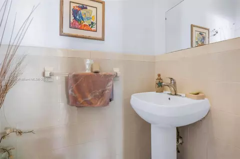 Bath - 280 E 39th St, Hialeah, FL 33013 photo 2 of 3