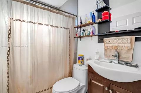 Bath - 280 E 39th St, Hialeah, FL 33013 photo 3 of 3