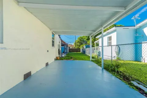 Exterior - 280 E 39th St, Hialeah, FL 33013 photo 5 of 15
