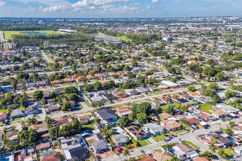 View/Area - 280 E 39th St, Hialeah, FL 33013 photo 4 of 13