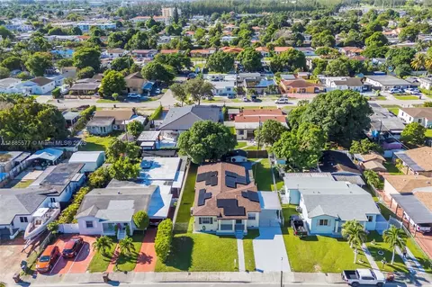 View/Area - 280 E 39th St, Hialeah, FL 33013 photo 2 of 13
