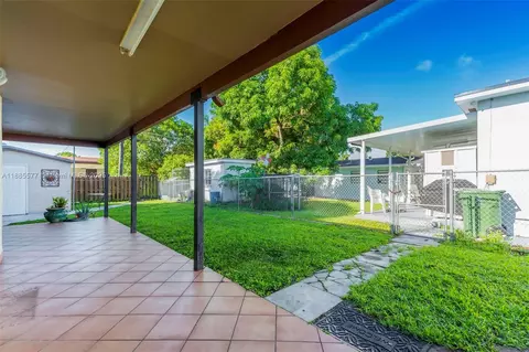 Exterior - 280 E 39th St, Hialeah, FL 33013 photo 3 of 15