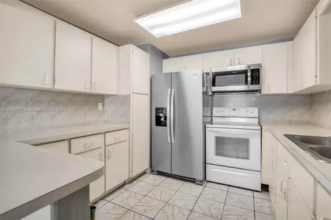 Kitchen - 280 E 39th St, Hialeah, FL 33013 photo 2 of 6