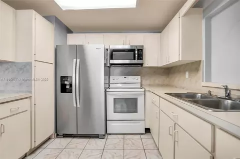 Kitchen - 280 E 39th St, Hialeah, FL 33013 photo 3 of 6