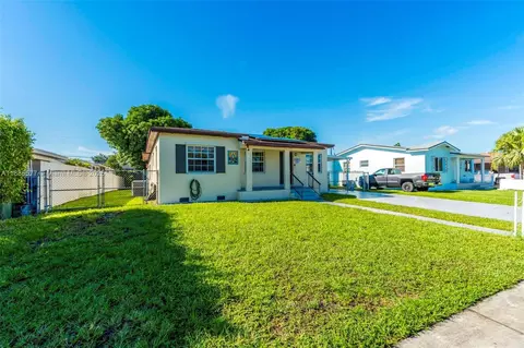 Exterior - 280 E 39th St, Hialeah, FL 33013 photo 13 of 15