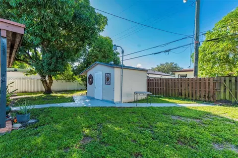 Exterior - 280 E 39th St, Hialeah, FL 33013 photo 9 of 15