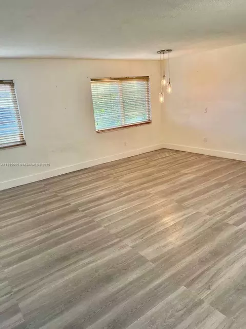 1300 W 53rd St #18, Hialeah, FL 33012