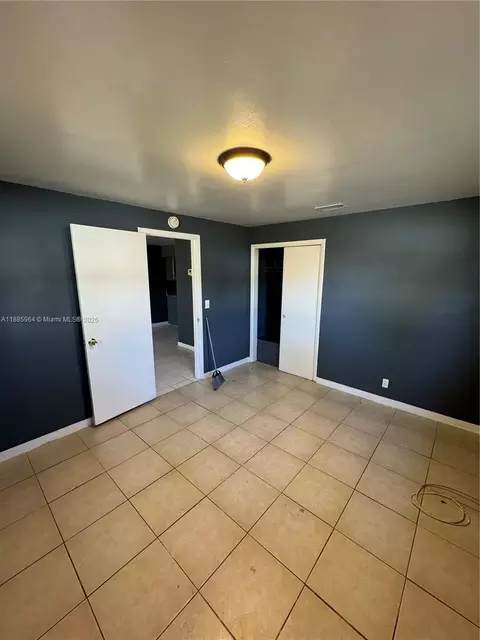5640 NW 15th St, Lauderhill, FL 33313