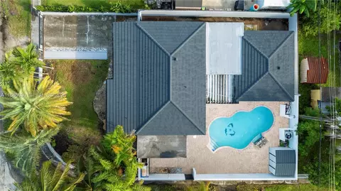 705 E 9th Ln, Hialeah, FL 33010