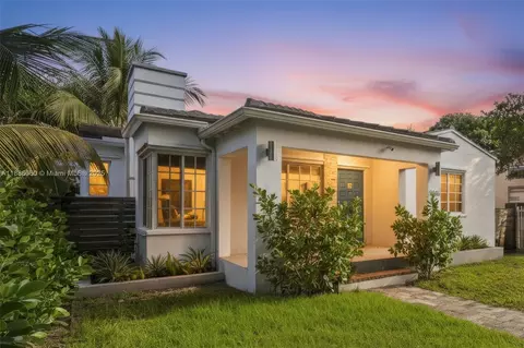 555 NE 73rd St, Miami, FL 33138