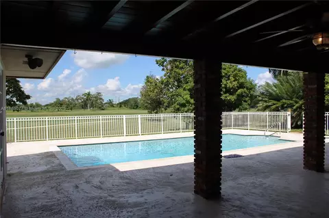 16100 W Prestwick Pl, Miami Lakes, FL 33014 photo 4