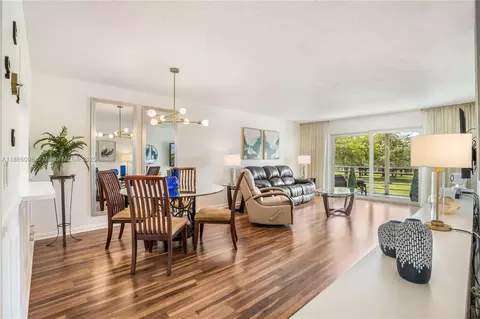 9841 Sunrise Lakes Blvd #307, Sunrise, FL 33322