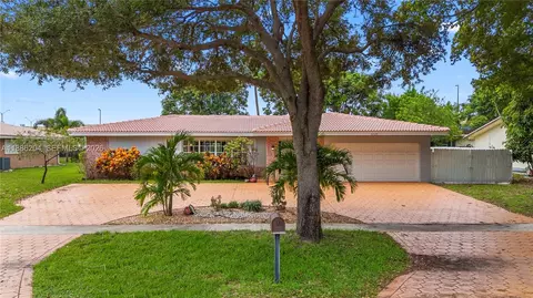 6520 SW 20th St, Plantation, FL 33317