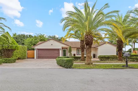 1695 N Bluebird Ln, Homestead, FL 33035