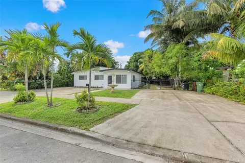 924 W 28th St, Hialeah, FL 33010 photo 3