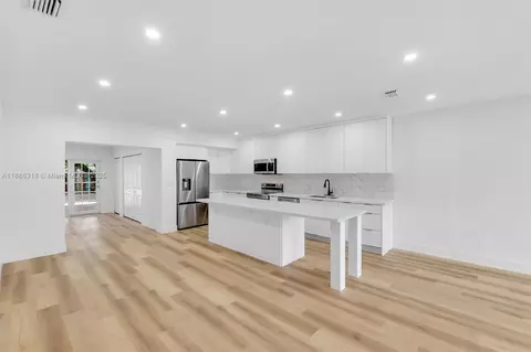 924 W 28th St, Hialeah, FL 33010 photo 8