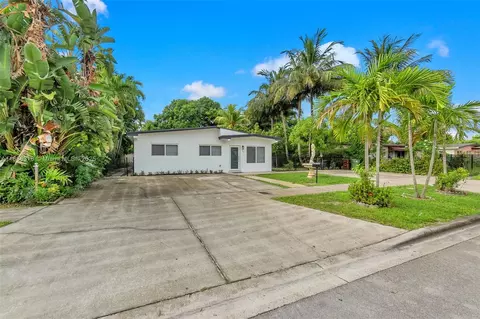 924 W 28th St, Hialeah, FL 33010 photo 2