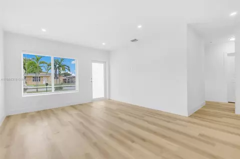 924 W 28th St, Hialeah, FL 33010 photo 9