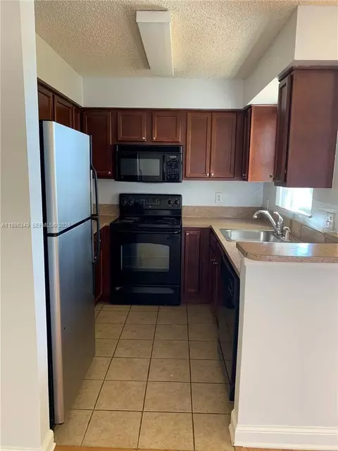 7650 Westwood Dr #519, Tamarac, FL 33321