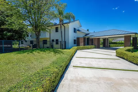 10506 SW 89 Pl, Miami, FL 33176