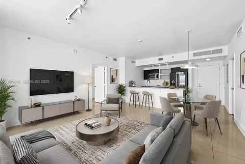 90 SW 3rd St #3305, Miami, FL 33130