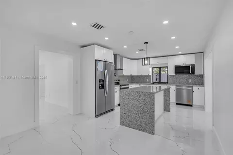 533 E 61st St, Hialeah, FL 33013 photo 10