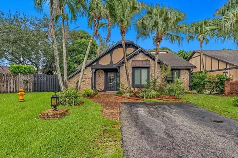 9209 NW 49th Pl, Sunrise, FL 33351