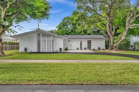 19701 Belmont Dr, Cutler Bay, FL 33157
