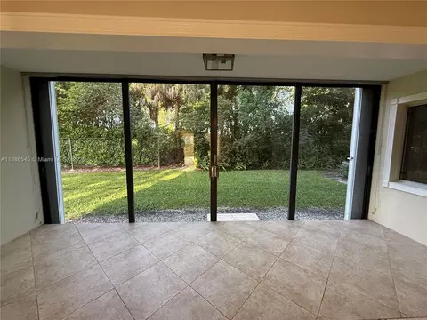 900 SW 142nd Ave #101L, Pembroke Pines, FL 33027