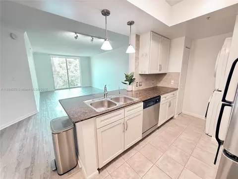 2000 N Bayshore Dr #218, Miami, FL 33137
