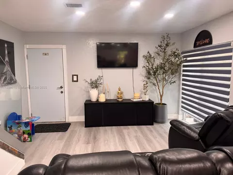 1560 W 46th St #236, Hialeah, FL 33012