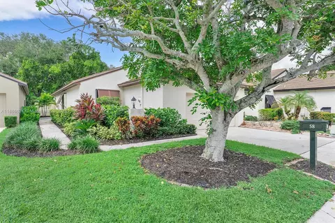 58 Ironwood Way N, Palm Beach Gardens, FL 33418