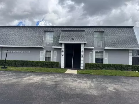 360 NW 69th Ave #202, Plantation, FL 33317