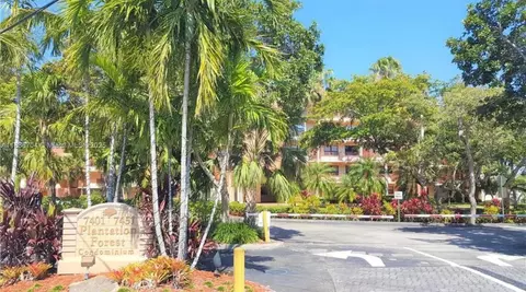 7451 NW 16th St #207, Plantation, FL 33313
