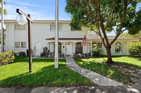 7911 Camino Cir #B-10, Miami, FL 33143