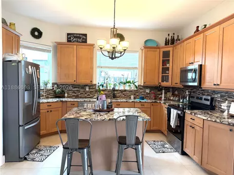 18247 NW 88th Pl, Hialeah, FL 33018 photo 11